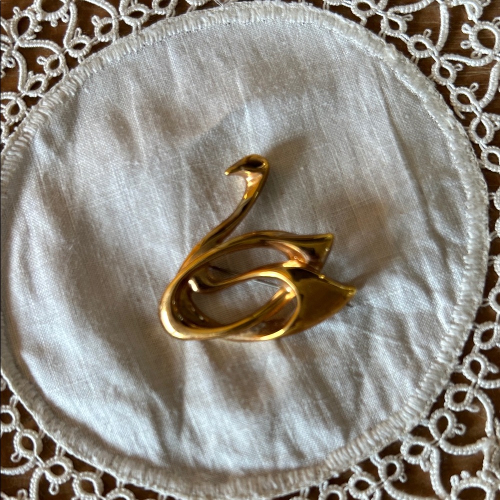 Elegant Gold Swan Brooch